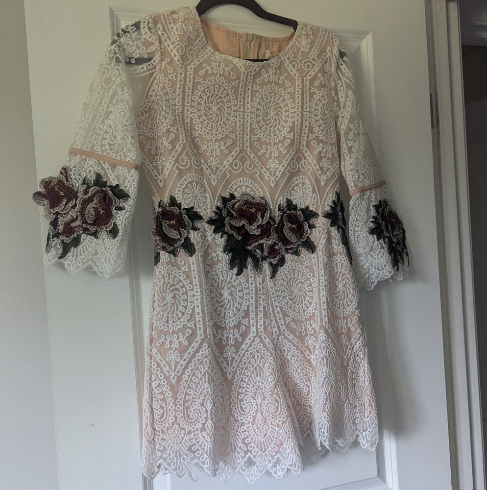 Elegant Lace Romper with Floral Embroidery